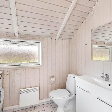 Spacious And Well-kept With And Sauna Near Oer Ebeltoft